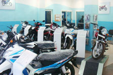 AUTOMOBILE / SHOWROOM